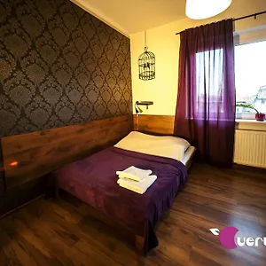 Hostel Very Berry - Old Town, Parking, Lift, Reception 24h, Poznaň